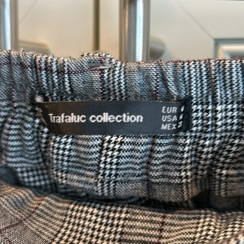 NWOT Zara Gray Plaid cropped pants - Picture 3 of 8